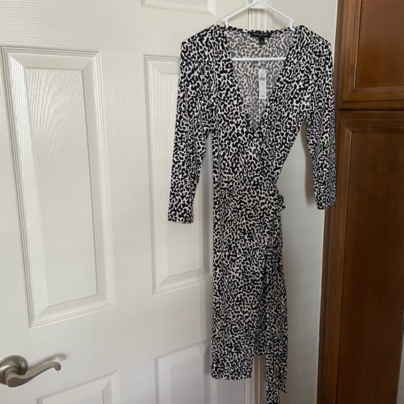 Banana Republic Dresses & Skirts - Banana Republic black and white dress